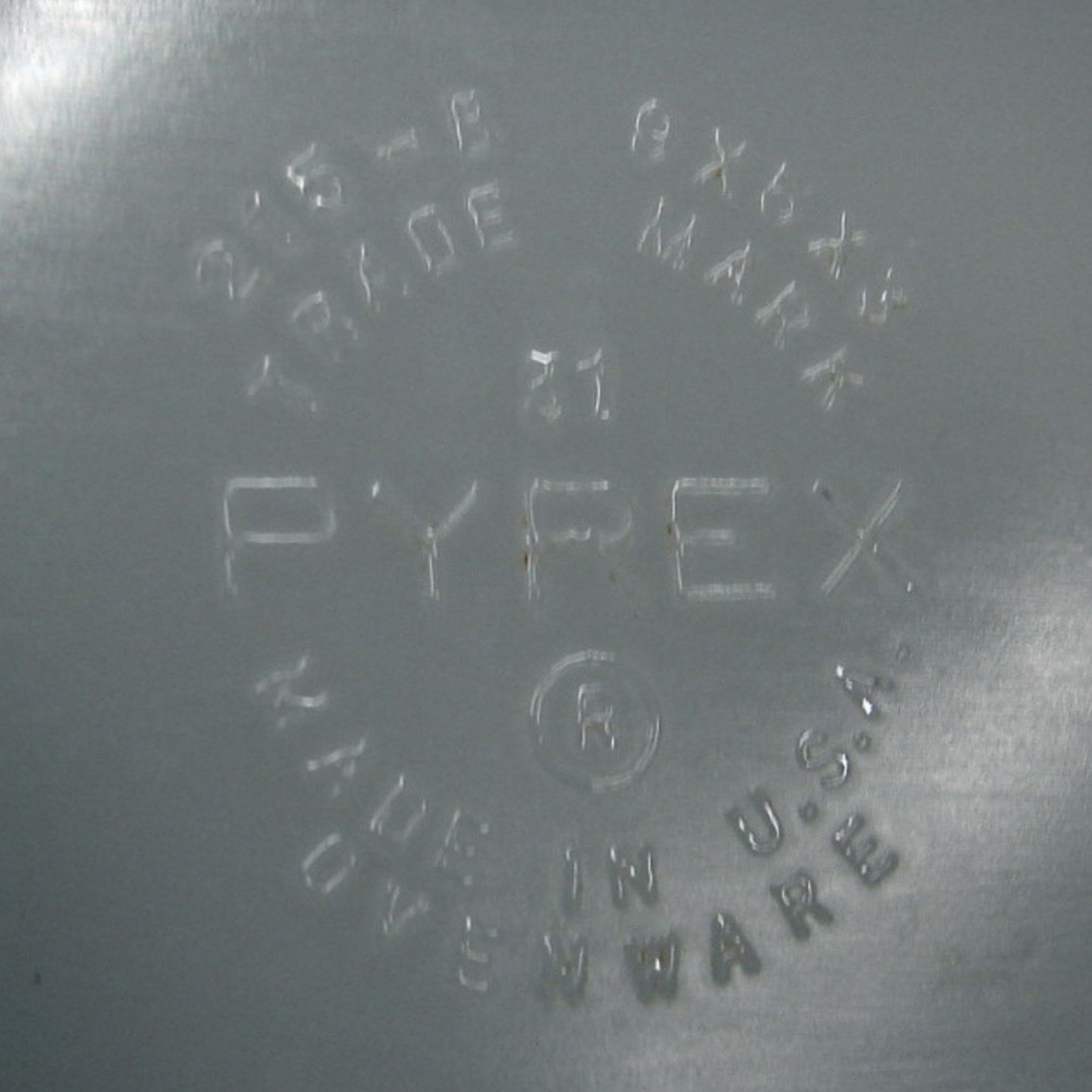 VINTAGE Pyrex Opal White Milk Glass Loaf Pan 215 70's Baking Dish EUC 9 X 5 X 3 - Picture 3 of 3